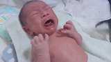 新生儿脐带脱落后的消毒，宝宝哭的撕心裂肺，心疼死了！