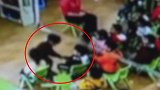 孩子多次被同学打伤 家长带孩子进课室让“打回去”