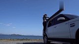 野外生存：房车车露营，深夜一个人在海边吃火锅喝烧酒