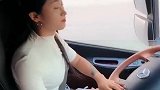 货车女司机朵朵，技术一流！小姐姐认真开车的样子真霸气