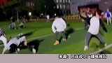 舞蹈专业的男生在操场跳蒙古舞，力量与美的结合