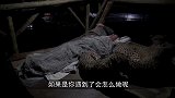 老外在野外露营，半夜感觉到异常暖和，醒后赶紧闭上眼睛！