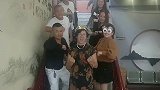 妈妈过生日儿女回家团聚，一家即兴表演才艺，其乐融融的画面十分