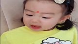 小萝莉的小嘴巴好会说，都是甜言蜜语，姥姥太爱她了