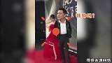 沙溢红毯被夸帅超得意，疯狂切换姿势送飞吻，观众一句话让他好尴尬