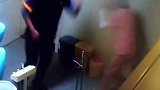 淮安一口腔诊所小护士夹了手，疼的直跳，同事以为她在跳舞，于是秀了一段…  给你发张心动卡 暖心