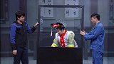 容嬷嬷你这是在扎空气么，这表情真是绝了！