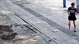 退伍军见义勇为！持刀男欲伤及无辜