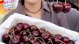 一箱的车厘子就这样吃，小姐姐你这经济条件是有多优秀啊