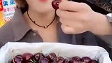 一箱的车厘子就这样吃，小姐姐你这经济条件是有多优秀啊