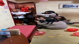 新郎接新娘，门都撞坏了