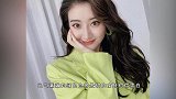 31岁景甜少女感十足，蜜瓜色造型搭配温柔卷发，十分有女人味