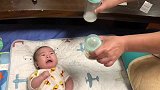 儿子2个月零19天，被奶引诱得嗷嗷叫，你个坏人等我长大！