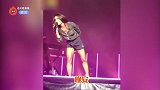 女歌手遭男观众骚扰，霸气回怼无礼观众：你可以走了，小伙子