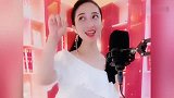 杨钰莹一首成名曲《轻轻的告诉你》，女歌手走心翻唱，太好听了！