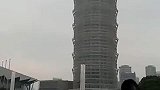 流浪地球郑州版，看，玉米楼都变行星发动机了！
