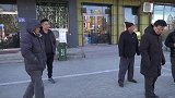 重量级藏品惊现地摊，摊主竟小瞧宋朝人：年轻人，这你拿不动