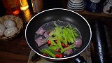 莴笋炒肉片怎么炒嫩又好吃，简单又好吃的莴笋炒牛肉片，超级开胃