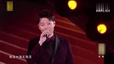 仝卓登台演唱《我和我的祖国》，一开嗓就被迷住了，好听到爆炸！