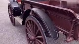 1913年制造的柴油车，轮胎不用充气，声浪像拖拉机