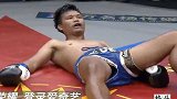 苏萨控太嚣张头下脚上悬空踢，邱建良转身后摆KO世界第三泰拳王