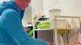 男子照顾妻子五天，被妻子照顾一天就痊愈，越想越亏！