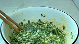 很多人不知道，往韭菜里面放一碗面粉，营养又健康，真的很好吃哟