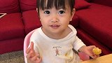 又骗人家生女儿！这宝宝长得太水灵了，一笑心都融化了
