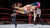 WWE-17年-RAW第1280期：女子单打赛明日华VS福克斯-单场