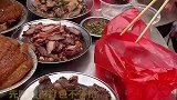 农村吃席本地习俗，先吃饱再打包不争抢