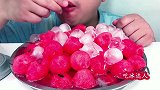西瓜新吃法！加西瓜球、冰球、雪碧做成“冰镇西瓜”，吃着真过瘾