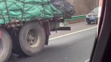 大货车挡着后车不让走应急车道