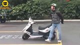 美女，麻烦你再跳一次，我真的还没笑够啊！