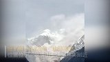 丽江玉龙雪山疑似山体崩塌 冰雪激起“巨浪”狂泄而下