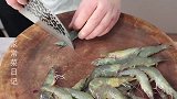 原来正宗的油焖大虾是这样做，大厨教你几个技巧，鲜香味美超好吃