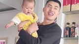 爸爸偷偷亲了一口小棉袄