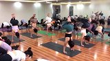 瑜伽室里的五大金花 这瑜伽动作一般人驾驭不了