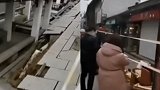江苏苏州旅游特色街仿古长廊突发塌陷 部分住户已撤离