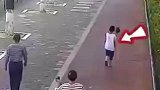 路上可不兴这么走啊