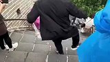 上山容易下山难，大哥这漂移的步伐