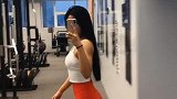 今天这个裤子的颜色 你们还喜欢吗