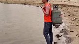 这哥们你是来潜水的吧