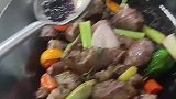 一块牛肉成本价四十五块，而且奶香味十足看一眼就知道是冻牛肉