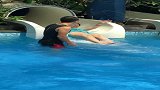 看到小美女，眼镜哥看不进眼里啊