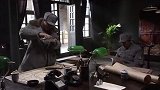 老李带了好吃的给邓团长