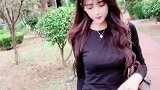 包臀裙美女小姐姐彰显身材的魅力感，充满奢华复古气息