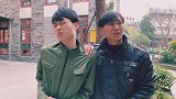 宝器进城上厕所，却被哥哥拉着说了半天学问，笑死个人