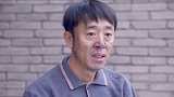 猖狂小伙对着男子大呼小叫，男子一回头，万万没想到竟是自己大哥