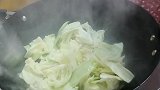 【娜婶】阴冷的冬天，不知道吃点啥子，炒个醋溜白菜盐煎肉