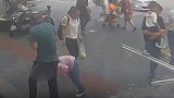 重庆12楼窗户突然脱落砸晕6岁女孩 警方：长期暴晒年久失修